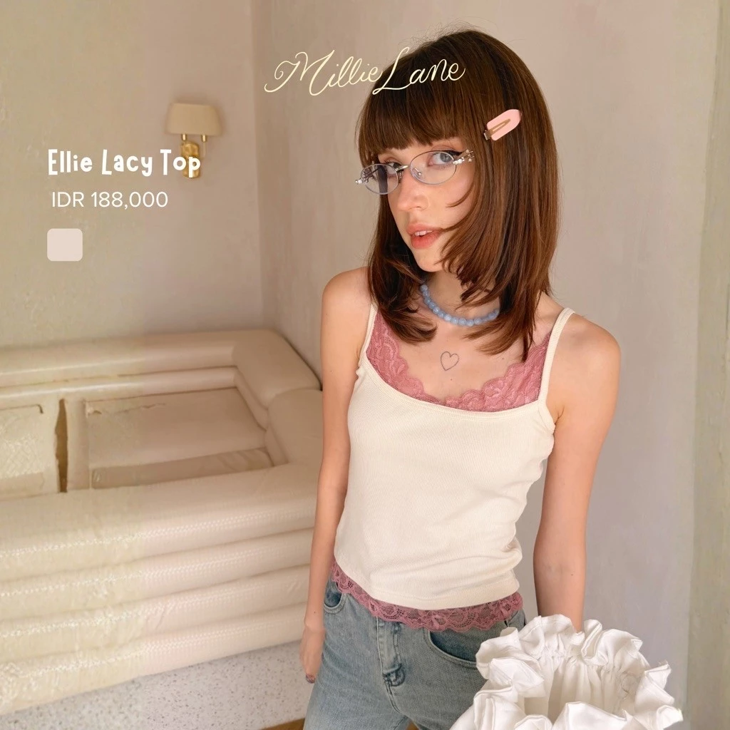 Millie Lane Ellie Lacy Top warna cream dengan detail lace pink